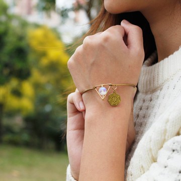 Myth(小版) 三角冰種月亮石黃銅幼手鐲