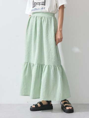 立體點點緹花設計分層剪裁長裙(1L43L0L0230) - earth music&ecology