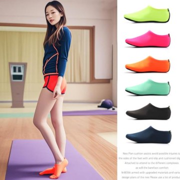 室內地板瑜伽襪男女成人潛水沙灘襪速干防滑軟底游泳健身運動鞋襪