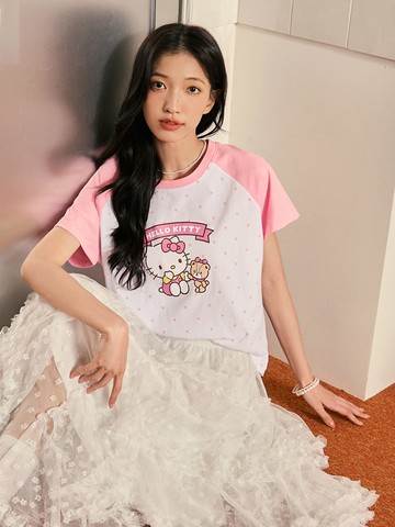 KITTY 粉色態度．滿版波點印花拉克蘭袖上衣