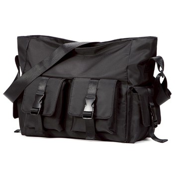 【台灣現貨x免運】日系工裝風側背包 男｜雙前袋郵差包．防潑水斜背包．9.7吋平板包