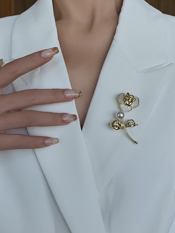 白玫瑰胸針年新款潮日系高檔防走光扣網紅時尚仿珍珠別針配飾