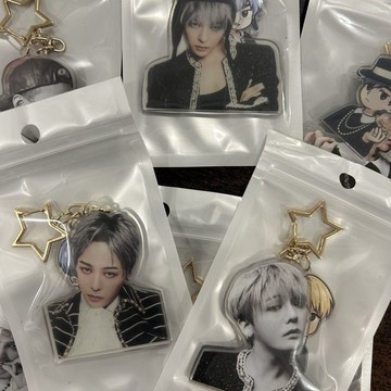 權志龍11月週刊同款周邊應援演唱會掛件包包亞克力鑰匙扣G-DRAGON