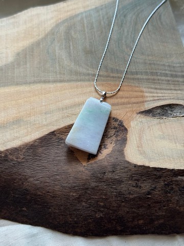 【翡翠】淡春彩無事牌翡翠胸墜