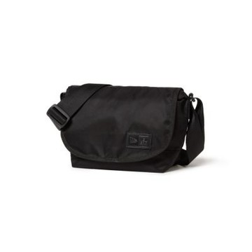 NEW ERA 男女 郵差包 日版SHOULDER BAG NYLON TWL MINI NE 黑 NE14537832