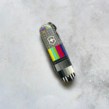 [沐沐屋] VICTORINOX 維氏 經典七用限量印花 58MM瑞士刀 Retro TV