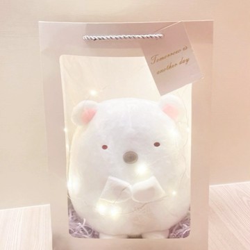 預購【Giftpro 禮物】 角落生物白熊娃娃 角落生物白熊玩偶  角落生物白熊 角落生物白熊禮物袋 生日禮物禮盒 送禮 禮物 生日 情人節 (含燈條)