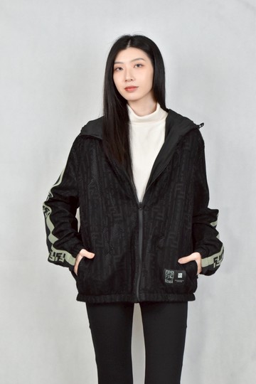 (L) fendi黑色連帽外套