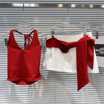 大眼睛2025夏季新款辣妹名媛掛脖綁帶V領背心+花朵腰帶短裙套裝