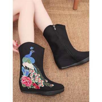 2024秋冬孔雀老北京布靴女內增高民族風繡花鞋短靴加絨復古棉靴