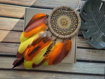 手工製作的天然橙色羽毛捕夢網 - 適合男士或男孩