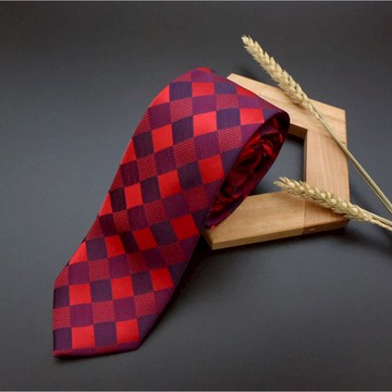 黑禮帽｜菱格紋紅領帶-閃亮的讓人著迷的紅寶石