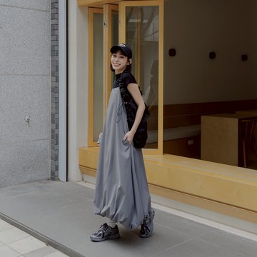 QUEENSHOP_ S  女裝 簡約素面花苞細肩長洋裝 三色售 現+預 【01087035】