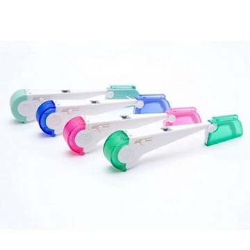 伍駒 牙線器(學習) 1入 (背卡裝) 顏色隨機出貨 附蓋 方便攜帶 可補充的設計 經濟環保