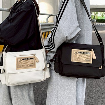 A classic學生工裝復古郵差包學生上課斜背包