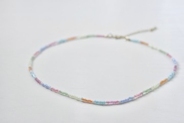 午夜的森林。簡約米珠項鍊。彩色系