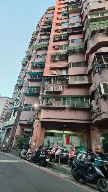 獨家專賣!!成功大第溫馨四房坡平車｜新北市三重區成功路