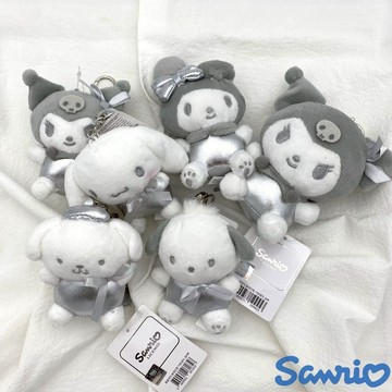 願你夢想成真🪄【Sanrio三麗鷗家族】銀色系列吊飾娃娃 正版韓國限定款  美樂蒂 大耳狗 庫洛米 帕恰狗 凱蒂貓hello kitty 布丁狗 包包吊飾 絨毛娃娃公仔鑰匙圈 女生朋友送禮