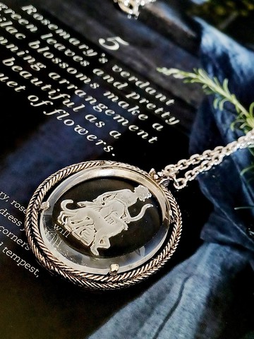 vintage jewelry  AVON 玻璃凹版浮雕狩獵女神 項鍊