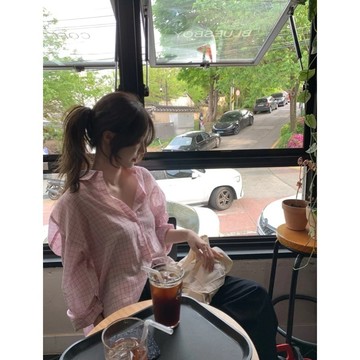 ˏˋ 𝐻𝑒𝑦 𝑆𝑝𝑟𝑖𝑛𝑔 - ̗̀ 🌷⛅️ ̖́‎韓國ins   甜美少女 薄款防曬寬鬆格紋長袖襯衫
