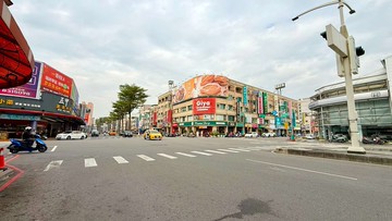 五甲商圈|陽台進出|屋況優正三房平車｜高雄市鳳山區南江街