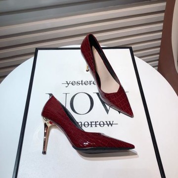 女神范酒紅色婚鞋新款性感尖頭漆皮鱷魚紋細跟單鞋高跟宴會禮服鞋