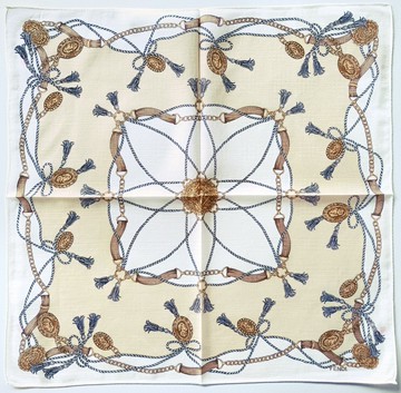 Fendi 古董絲巾 – 經典繩結、流蘇與金色飾牌 20 x 19.5 英吋