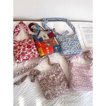 春夏款清新碎花斜挎手機包大容量收納包拍照配搭小包女口紅零錢包