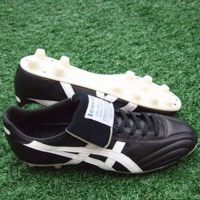 インジェクター2002 ブラック×ホワイト 【asics|アシックス】サッカー