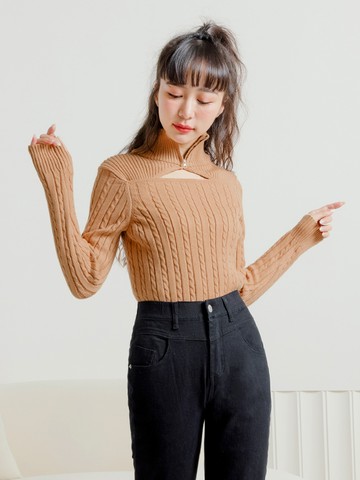 包芯紗高領挖洞造型合身上衣