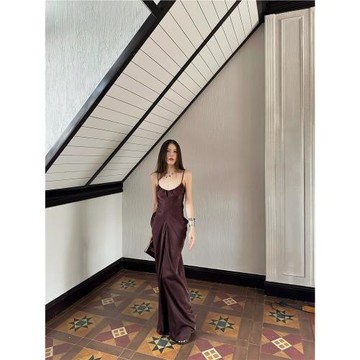 (免運)1S 法式高級感醋酸綢緞面吊帶裙女褶皺純欲風魚尾禮服度假沙灘裙