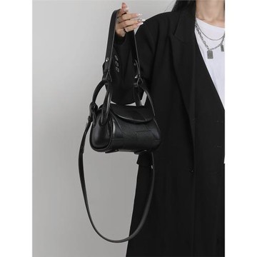 木川卡原創小眾設計復古盒子手機包黑色腋下包單肩斜挎包2025新款