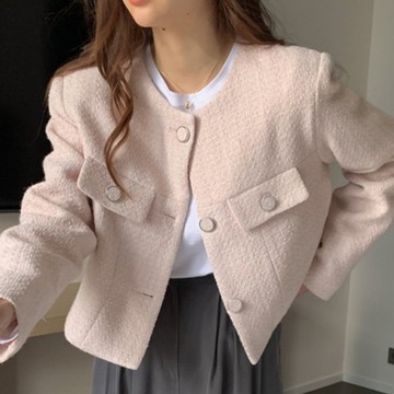 MOCO韓版chic法式名媛時尚高級感圓領單排扣口袋裝飾粗花呢西裝外套