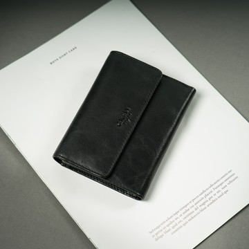 E7TH.真皮俐落三折扣式中長夾(075170bk)