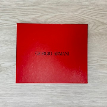 Giorgio Armani 紅色硬殼小禮盒 《小乖小舖》GA