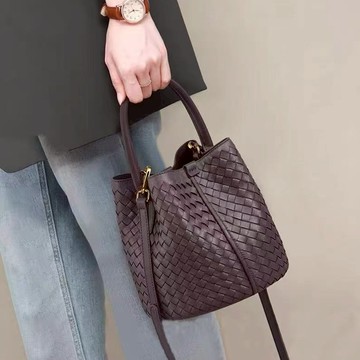 包包 編織簡約水桶包【W1228】NOV12｜1色  19LADY〔現貨〕