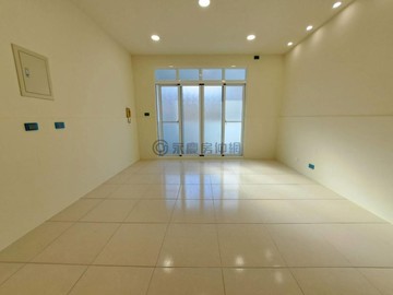 亞灣區輕軌光榮碼頭站公寓五樓頂加有3房｜高雄市苓雅區永平路