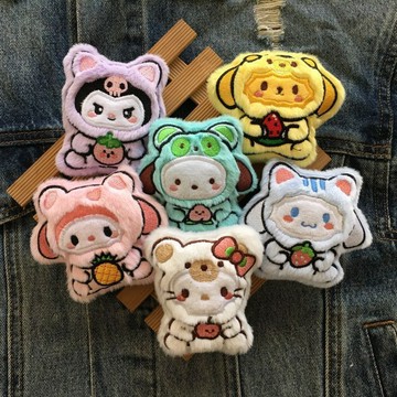 限時下殺🌸Kitty胸針 三麗鷗 凱蒂貓 別針項鍊 可愛小物 刺繡別針 飾品 徽章 配飾 交換禮物 療癒飾品 新款卡通