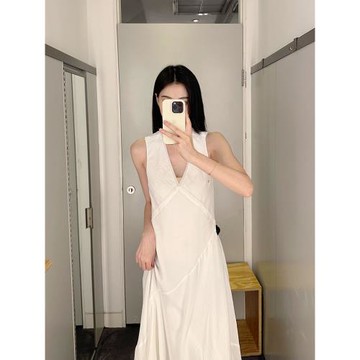 極簡標準版型V領不對稱無袖長裙