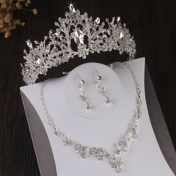 熱賣婚紗套鏈新娘飾品網紅款帶手工皇冠項鏈耳環三件套十八歲頭飾