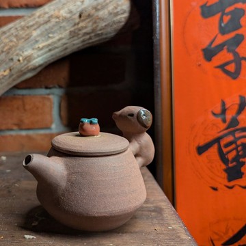 賣萌的卡皮巴拉 泡茶壺 療癒系 水豚 茶具 鶯歌  手作 文創 陶壺