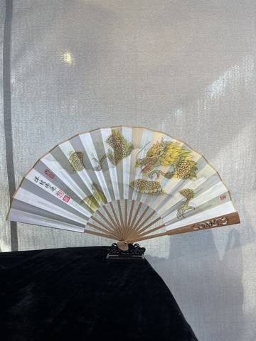 金龍絹布摺扇典藏組 10吋 含底座與扇套