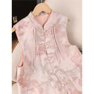 新中式國風醋酸綢面馬甲女2026春秋新款宋錦刺繡盤扣提花坎肩上衣