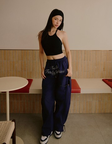 不必費力的街頭感；美式刺繡抽繩寬褲 兩色