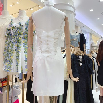 洛麗塔吊帶連衣裙高端氣質白色小禮服鑲鉆網紗蝴蝶結性感露背短裙