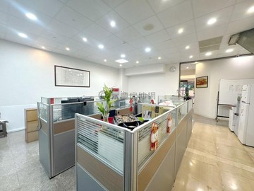 岡山國宅大面寬超大坪數三角窗黃金店面附平車｜高雄市岡山區岡山路