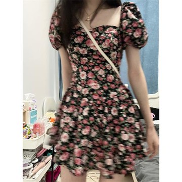 茶歇法式方領碎花連衣裙女夏季2026新款仙女小個子辣妹包臀短裙子