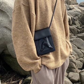 現貨｜24HR出貨【𝐀𝐑𝐃𝐀𝐒𝐇】韓國摺皺百搭小方包