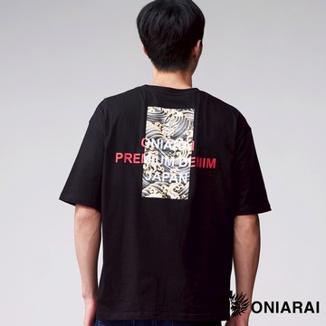 BLUE WAY 鬼洗 ONIARAI - 男款 經典海浪文字鬼頭落肩短TEE(黑)