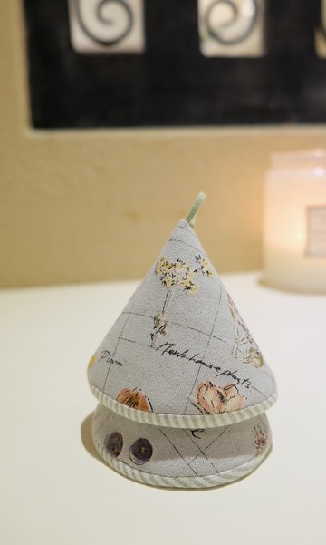 【月亮手作り】 手繪花草~(藍) 三角帽隔熱墊套 2入一組